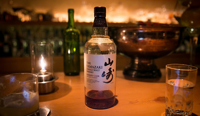 原酒を単体使用した贅沢なウイスキー「山崎シングルモルトシリーズ」と