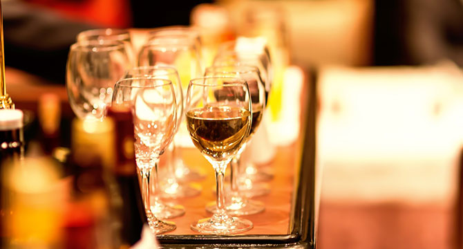 ワインの発酵とブドウの酵母のイメージ