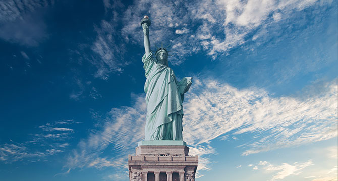 アメリカのワイン畑と果実酒のイメージ