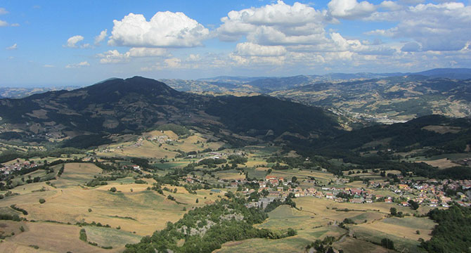 エミリア・ロマーニャ州のランブルスコと食のイメージ