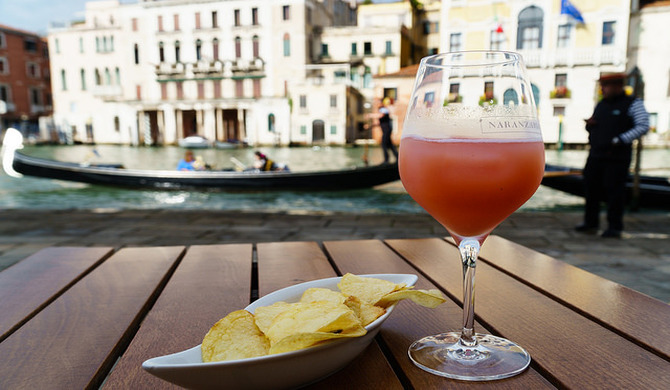 ハリーズ・バー生まれのカクテル・ベッリーニのイメージ