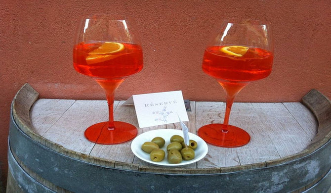 ベネツィアの風習とともに普及したスプリッツのイメージ