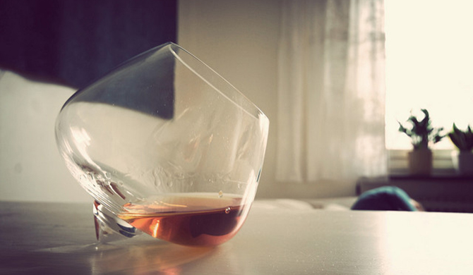コニャックグラスと部屋