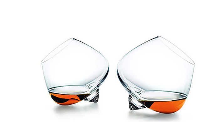 ２つ並ぶコニャックグラス