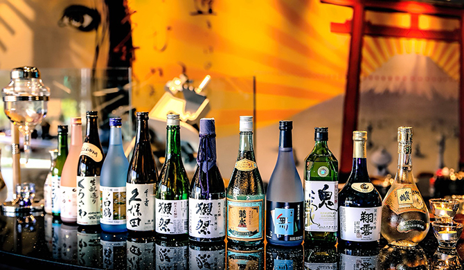 並ぶ日本酒の瓶