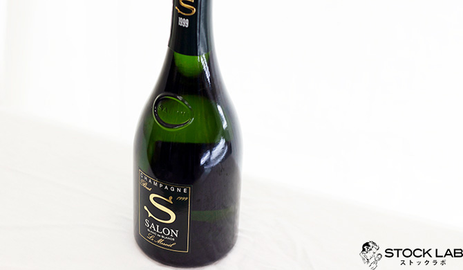 斜めから撮影したサロン