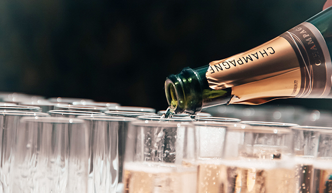 注がれているロゼシャンパン