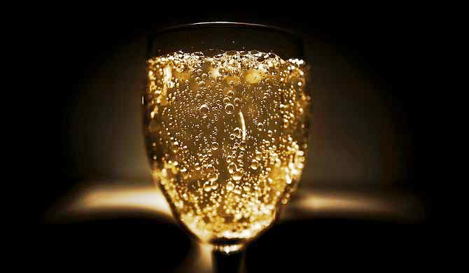 光り輝く黄金ボトル！「アルマン・ド・ブリニャック ゴールド