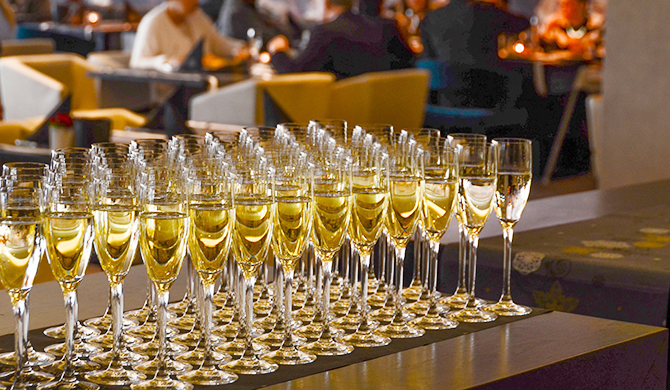 光り輝く黄金ボトル！「アルマン・ド・ブリニャック ゴールド」の魅力