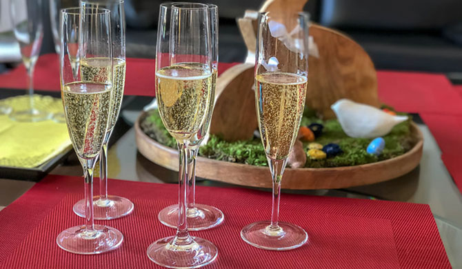 テーブル上のシャンパン