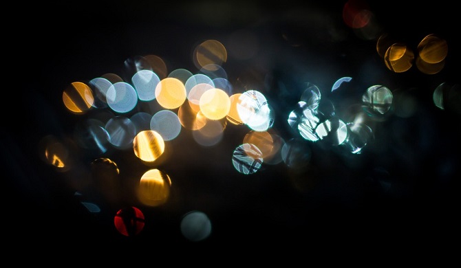 幻想的な夜の光