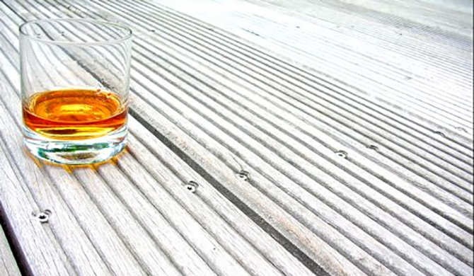 ウイスキー入りグラス