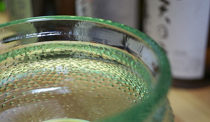 大吟醸の選び方と日本酒のボトルイメージ