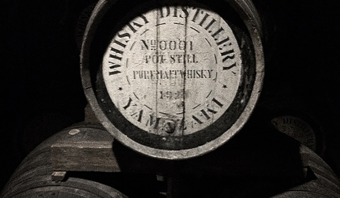 山崎ウイスキーの樽